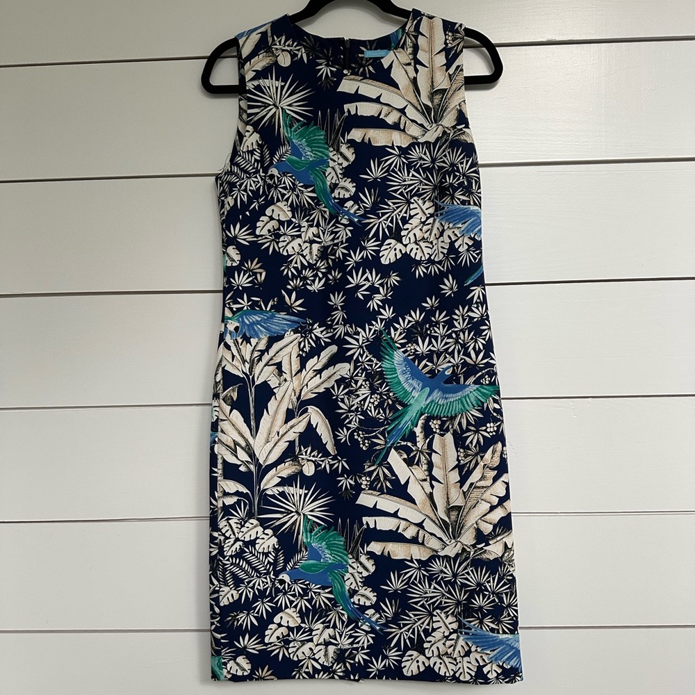 J.McLaughlin , size 6, sleeveless dress . Shift styling. Elegant print.